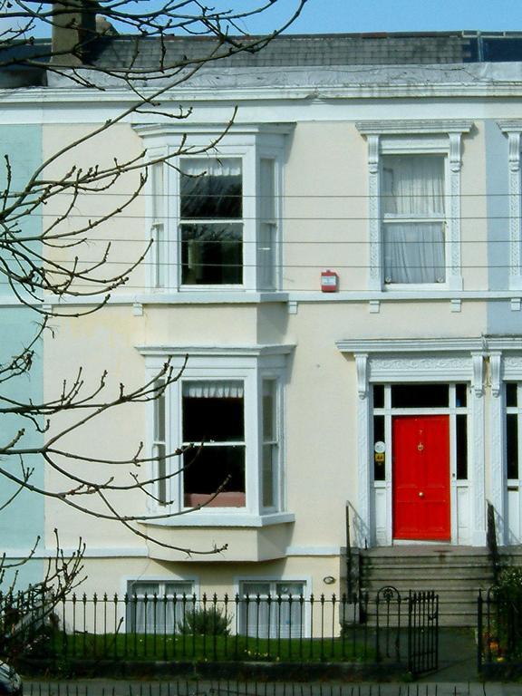 Bed and Breakfast Claremont House Dun Laoghaire Esterno foto