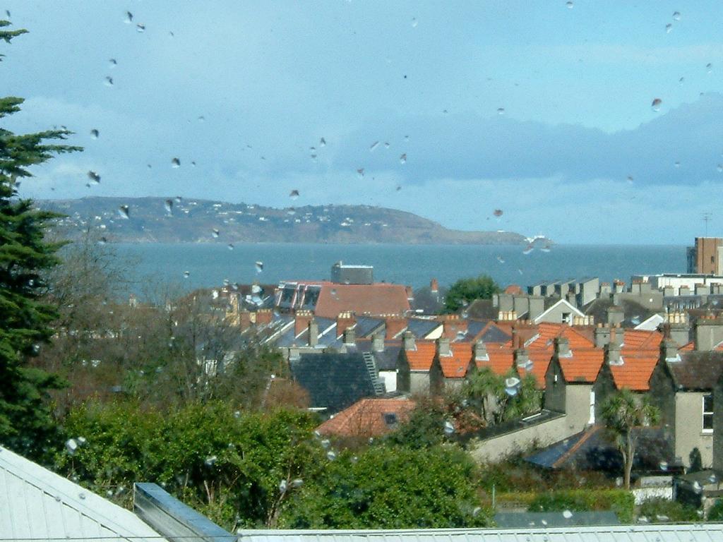 Bed and Breakfast Claremont House Dun Laoghaire Esterno foto
